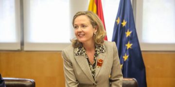 El reglamento de la ley hipotecaria da en exclusiva a los notarios el trámite electrónico de los créditos