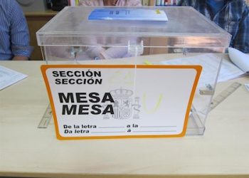 Los notarios advierten que con el sistema tradicional es «imposible» gestionar «miles» de poderes electorales