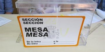 Los notarios advierten que con el sistema tradicional es «imposible» gestionar «miles» de poderes electorales