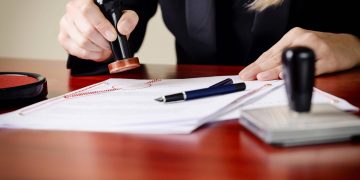 Condenan a un notario con 30.000 euros por negligencia profesional