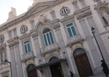 El titular de la sociedad debe adquirir las acciones en gananciales