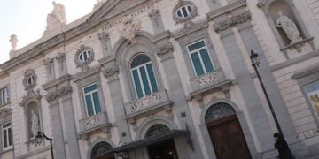 El titular de la sociedad debe adquirir las acciones en gananciales