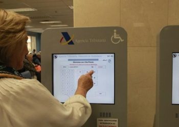 El PSOE busca que los notarios alerten a Hacienda de contribuyentes con NIF revocado y veten sus escrituras