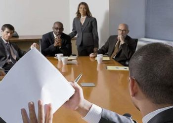 El notario puede cambiar el acta de la Junta ante un video