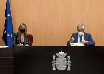 Acuerdo para incorporar representaciones gráficas en los documentos notariales