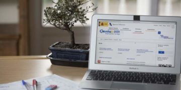 La pensión compensatoria formalizada por un notario o un letrado de la Administración de Justicia deduce en el IRPF