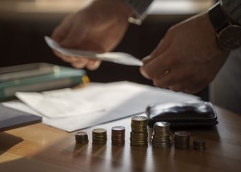 La Justicia considera inapropiado que los notarios cobren una provisión de 600 euros por matrimonio.