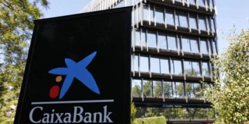 Revolución digital en CaixaBank: firma de contratos ante notario a distancia