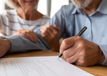 DOS SUPUESTOS DE ADJUDICACIONES “RARAS”