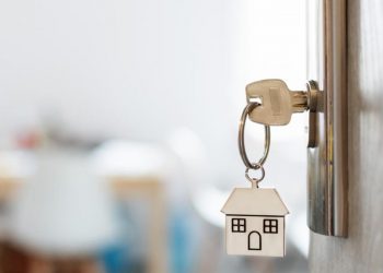 ¿Donar o heredar una vivienda? Un notario aclara qué conviene más